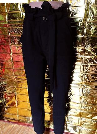 Брюки с поясом и карманами shein