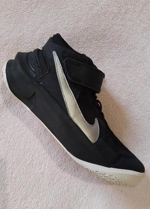 Кроссовки для парня nike team hustle 37 р.