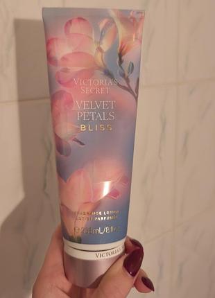 Крем для тела лосьон velvet petals bliss victoria’s secret