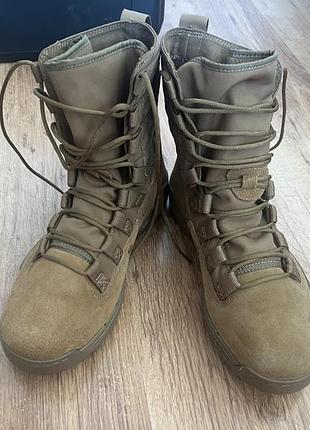 Черевики з високим берцем nike, розмір eu 43, довжина устілки 27,5 см.