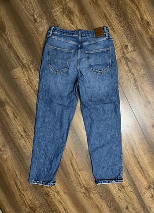 Базові сині джинси з високою посадкою і прямим кроєм