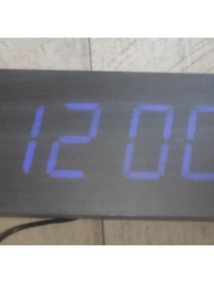 Розпродаж годинник електронний vst-865 з температурою, від мережі та на батарейках чорне дерево синє світло