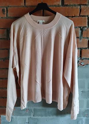 Супер стильный свитер, нежного исквенного цвета