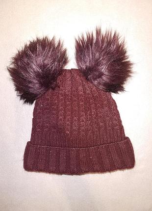 Стильная шапка с бомбонками