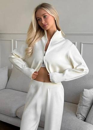 Стильний теплий костюм