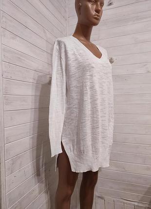 Красивый удлиненный джемпер  от известного бренда