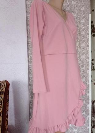 Шикарное платье розового цвета.