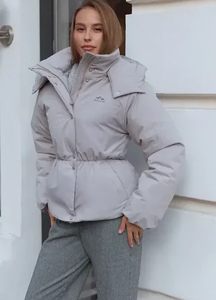 Теплая укороченная куртка на молнии с капюшоном 3 цвета