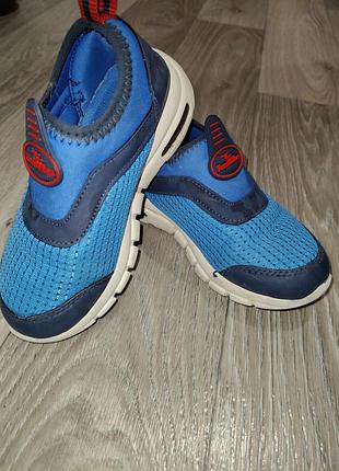 Кросівки легесенькі брендові