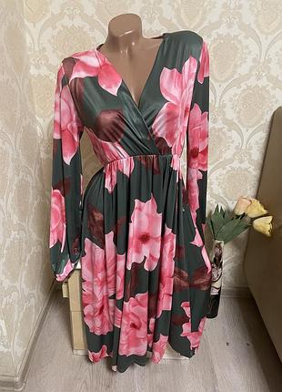 Неймовірно гарна сукня, плаття