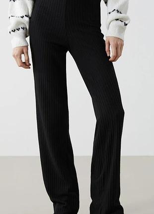 Жіночі чорні штани в рубчик