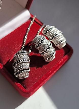 Позолоченный набор с белыми и черными кристаллами не чернеет, мочена с цепочкой