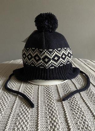 Шапка для хлопчика на зав’язках, утеплена флісом.