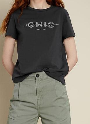 Фирменная, красивая,темно серая футболка, с надписью, 100%коттон