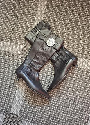 Кожаные черные брендовые женские сапоги