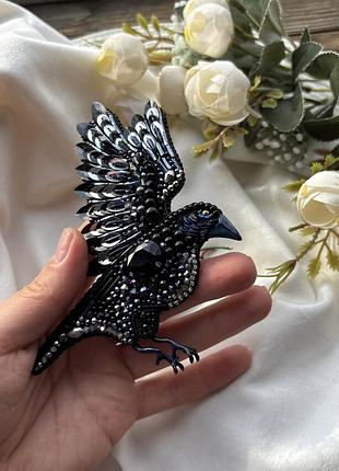 Брошка чорний ворон з бісеру вишита ручної роботи