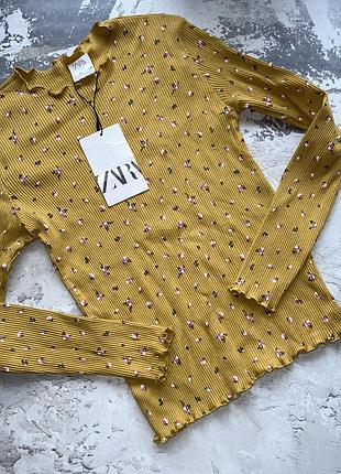 Кофта в рубчик з квітами zara