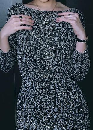 Обтисла сукня по фігурі блискуча