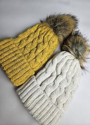 Теплая вязаная шапка