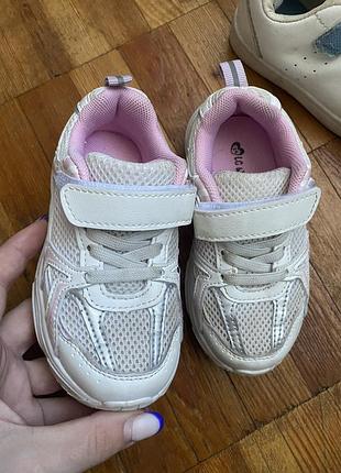 Взуття на дівчину , лот  , кросівки