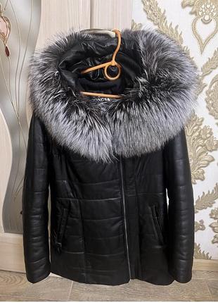 Зимова шкіряна куртка