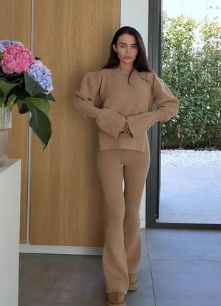 Костюм -двойка женский брючный, дизайнерский, вязаный, коричневый