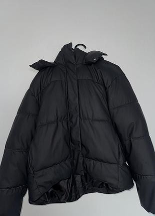 Куртка, чорного кольору