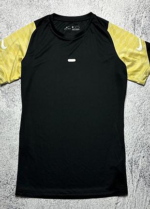 Спортивна футболка nike dri fit