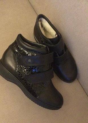 Нові шкіряні напівчоботи утеплені 100% натуральною вовною шерстю дорогого німецького бренду finn comfort на широку стопу.