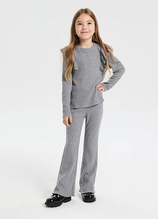Стильный нарядный набор в рубчик свитер и штаны клеш sinsay 140 для девочки серый с рюшкой палаццо комплект костюм