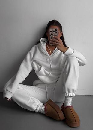 Теплый спортивный костюм белый серый