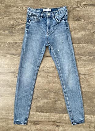 Джинси скіні з потертостями stradivarius