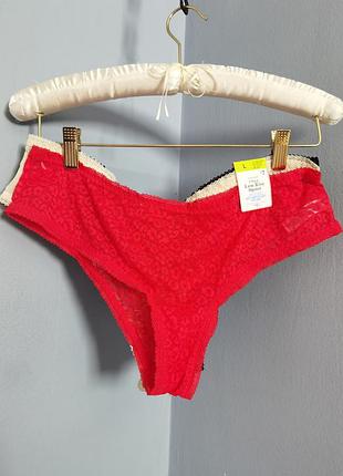 Комплект кружевных трусиков размера m