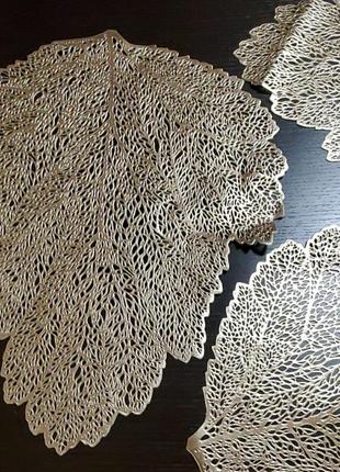 Золотая салфетка ввиде листа