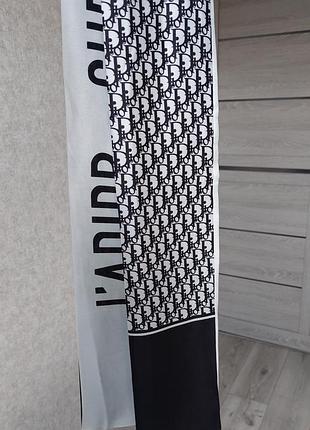 Шарфик твилли повязывается на шею, талию, запястье, волосы, сумочку, шляпу или лодыжку