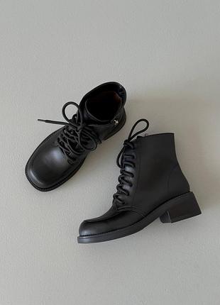 Чорні натуральні шкіряні демісезонні демі осінні черевики на шнурках середніх товстих підборах з анатомічним носом шкіра осінь