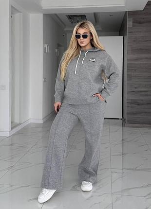 Неймовірно стильний і теплий жіночий костюм