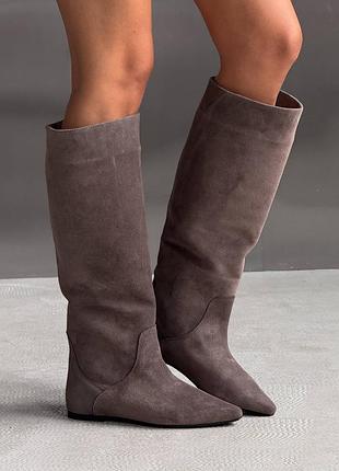 Коричневые женские сапоги на демисезон