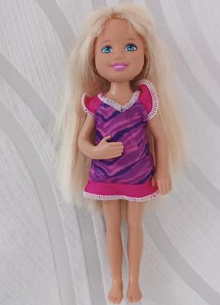 Как новый!очень красивая и милая куколка челси.