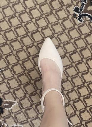 Взутя каблук човники