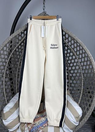 Джогери молочного кольору, z@ ra на щільному утепленні. з вишивкою і нашитими лампасами . на манжетах з резинкою знизу. склад: 66% бавовни, 34% п/е