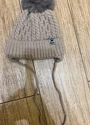 Тепла зимова шапочка