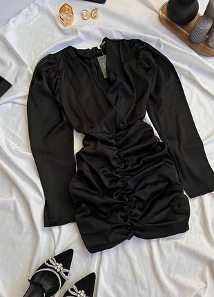 Жіноча коротка сукня