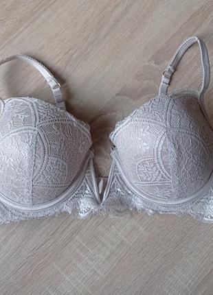 Бюсгалтер 80 e