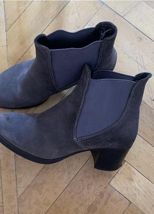 Ботільони казакі pier one сірого дуже гарного кольору натуральна шкіра та підкладка