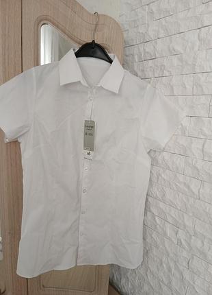 Класична біла сорочка на дівчину