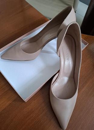 Шикарнве туфлі на шпильці.човники.талія