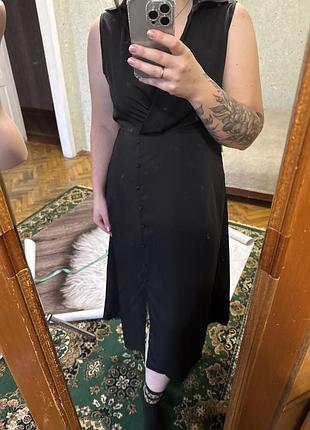 Сукня з розрізом