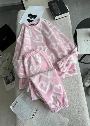 Рожева махрова тепла піжама жіноча з білими сердечками кофта та штани 726