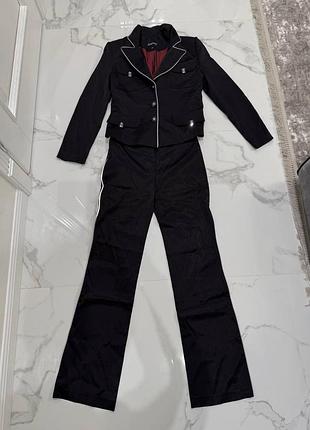 Жіночий костюм